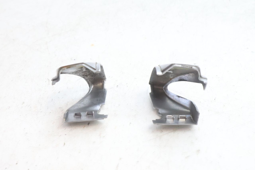 photo de COUVRE GUIDON PIAGGIO VESPA PRIMAVERA 2T 50 (2013 - 2018) - Autre angle de vue