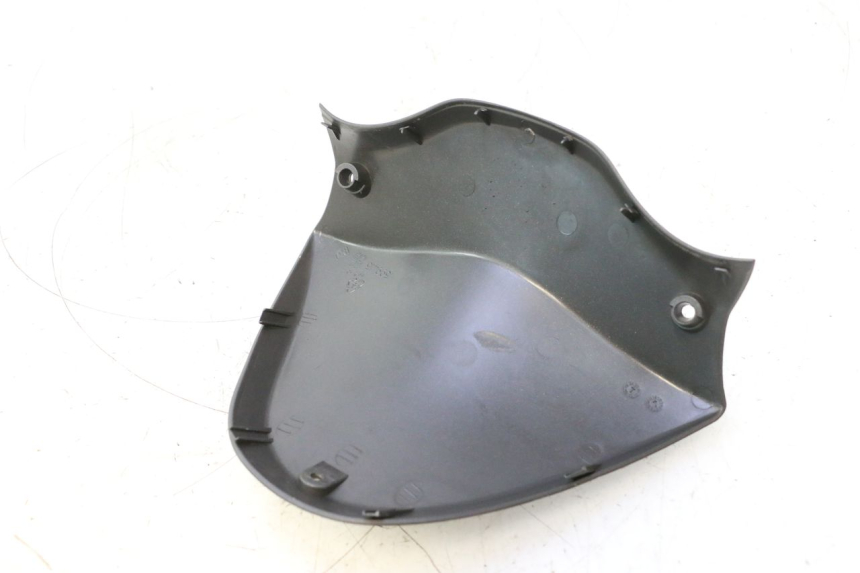 photo de COUVRE GUIDON  PIAGGIO X8 STREET 125 (2006 - 2007) - Gros plan technique