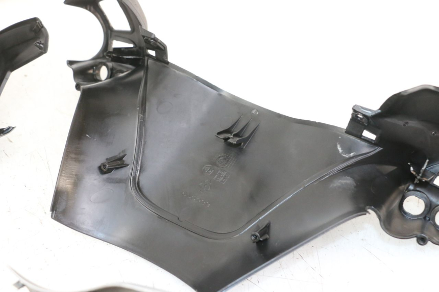 photo de COUVRE GUIDON PIAGGIO XEVO - X EVO 125 (2007 - 2016) - Zoom composants