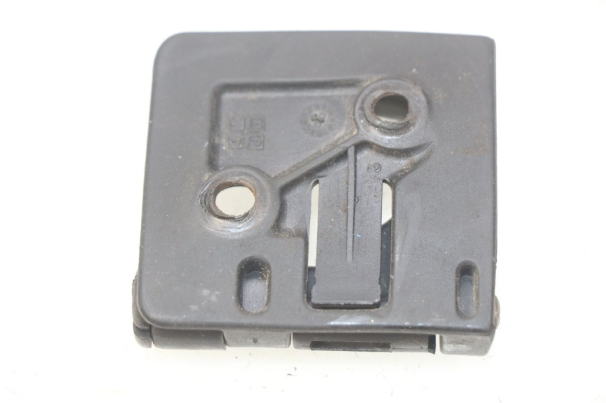 photo de CROCHET SAC MBK BOOSTER SPIRIT NAKED 50 (2004 - 2017) - Zoom état d’usage