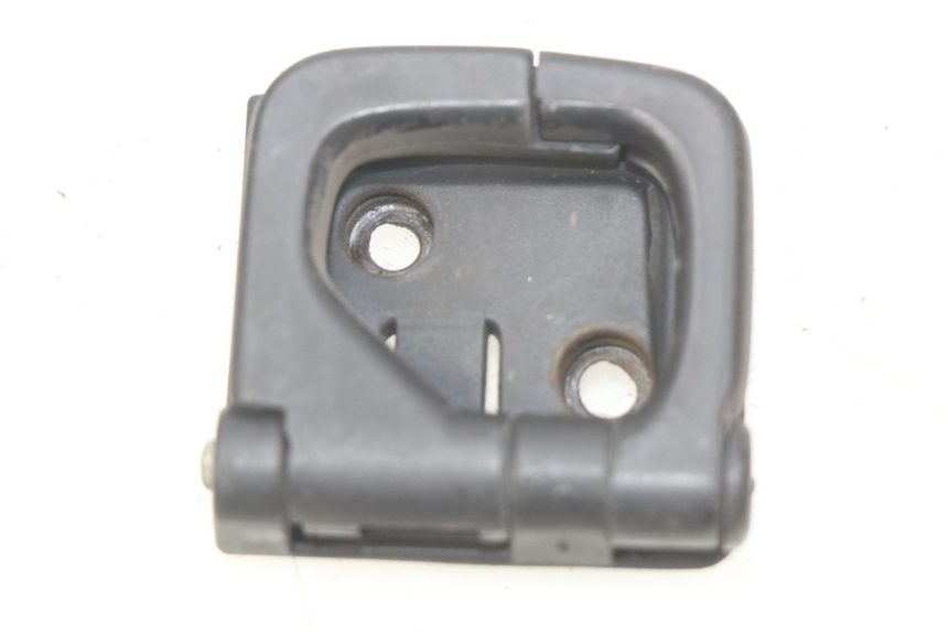 photo de CROCHET SAC MBK BOOSTER SPIRIT NAKED 50 (2004 - 2017) - Autre angle de vue