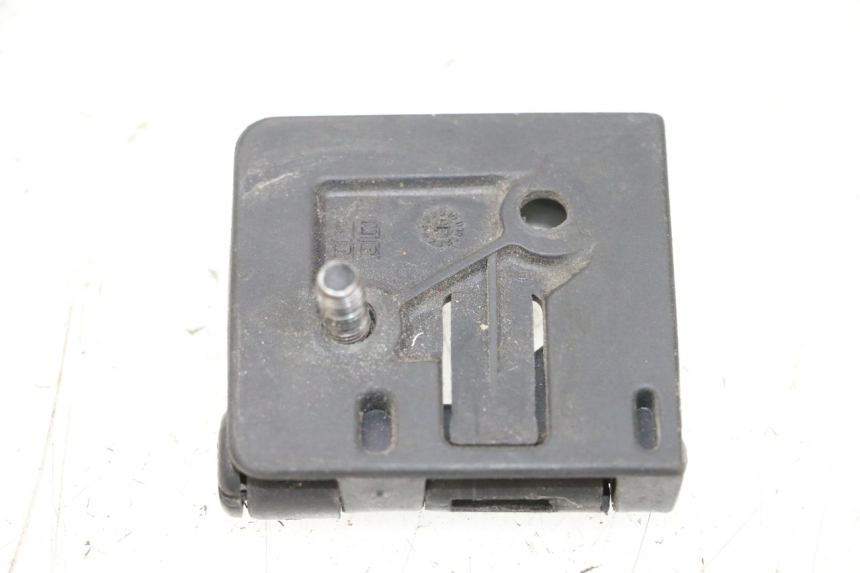 photo de CROCHET SAC MBK BOOSTER SPIRIT NAKED 50 (2004 - 2017) - Détail de la pièce