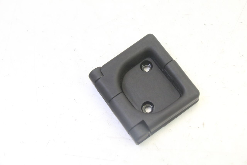 photo de CROCHET SAC PEUGEOT SATELIS 125 (2013 - 2018)