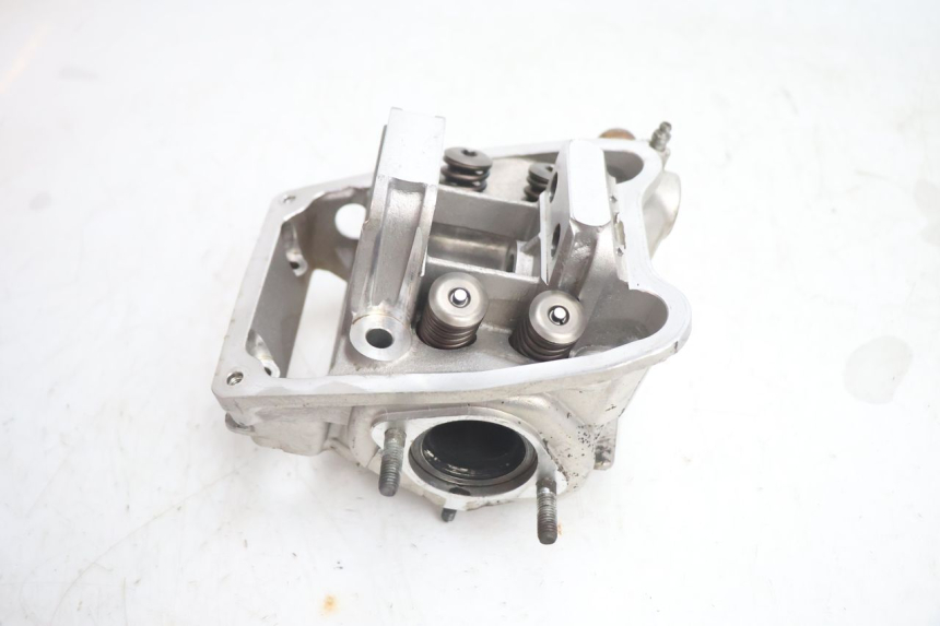 photo de CULASSE ARRIERE GILERA GP 800 (2007 - 2013) - Points de fixation