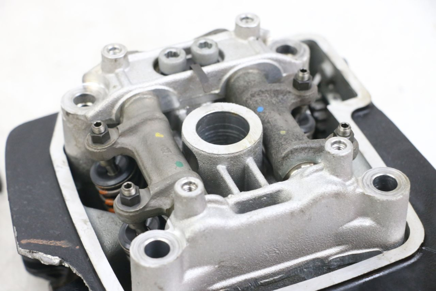 photo de CULASSE ARRIERE MOTO GUZZI NORGE 8V GT 1200 (2011 - 2016) - Angle alternatif