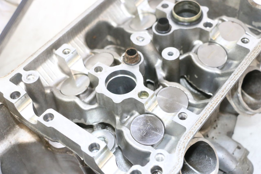 photo de CULASSE ARRIERE HONDA VFR FI RC46 800 (1998 - 2001) - Aperçu profil