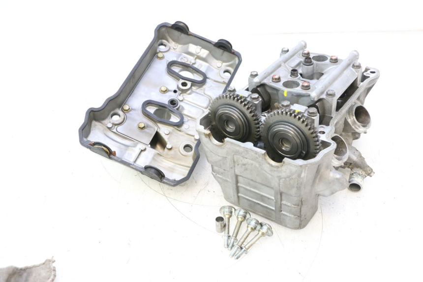 photo de CULASSE ARRIERE HONDA VFR FI RC46 800 (1998 - 2001) - Marquages et références