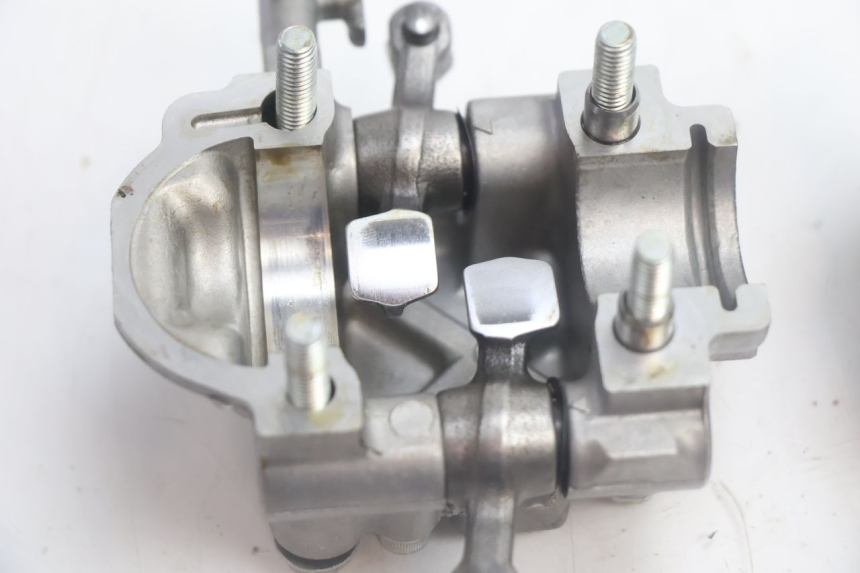 photo de CULASSE ARRIERE HONDA XLV VARADERO 125 (2007 - 2012) - Autre angle de vue