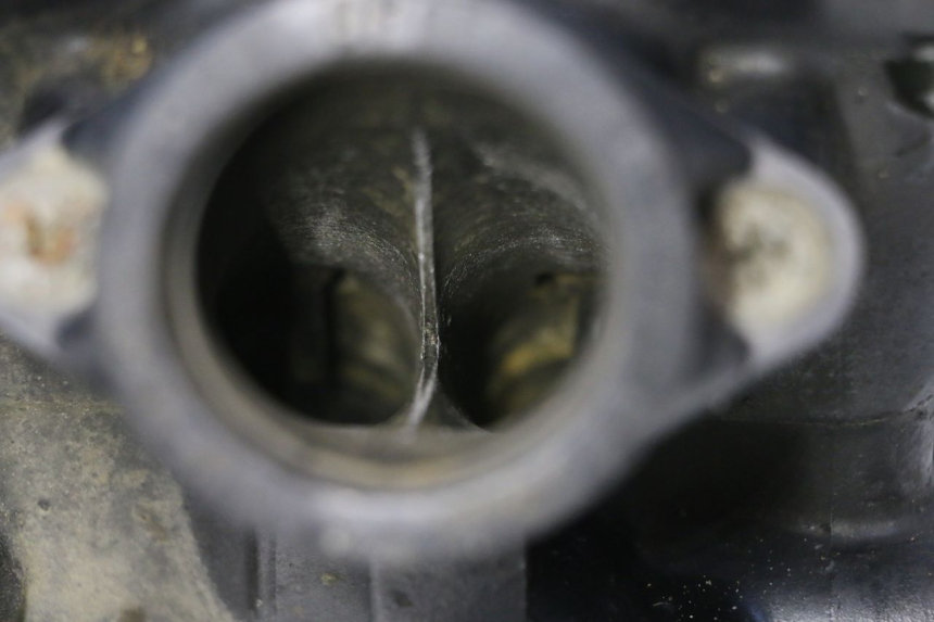 photo de CULASSE AVANT SUZUKI SV N 650 (1999 - 2002) - Gros plan technique