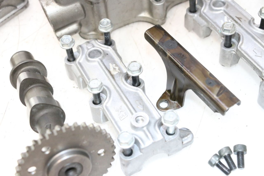 photo de CULASSE AVANT SUZUKI SV S 650 (1999 - 2002) - Angle alternatif