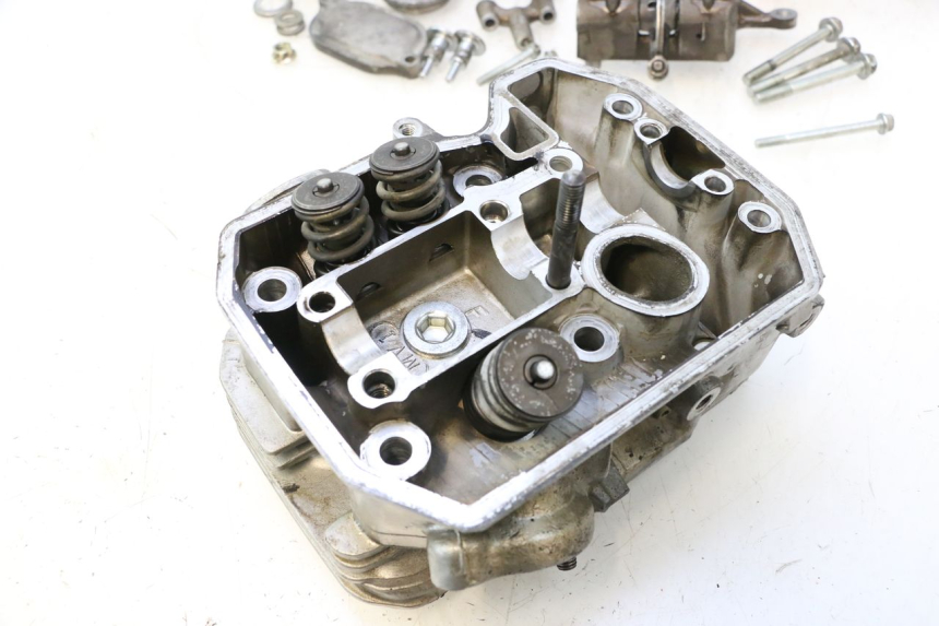 photo de CULASSE AVANT HONDA XRV AFRICA TWIN 750 (1990 - 1992) - Vue rapprochée
