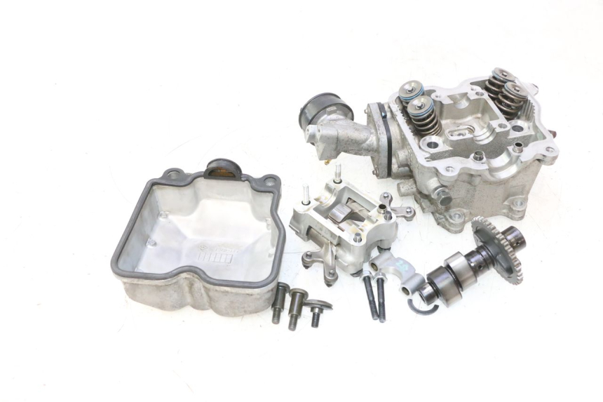 photo de CULASSE SUZUKI BURGMAN 125 (2007 - 2014) - Inspection visuelle