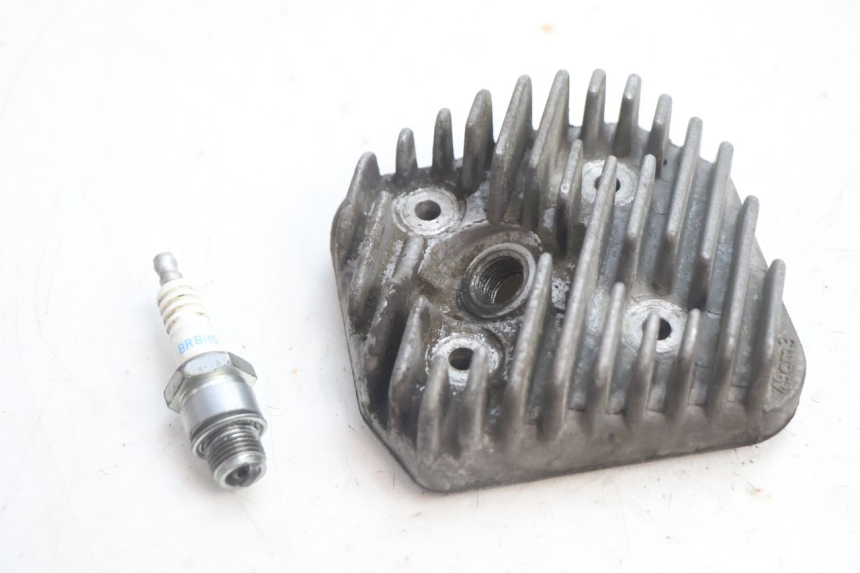 photo de CULASSE PEUGEOT BUXY 50 (1993 - 1998) - Gros plan technique