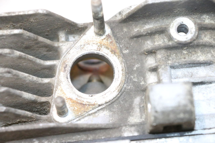 photo de CULASSE HONDA CB TWO FIFTY 250 (1991 - 2002) - Vue rapprochée