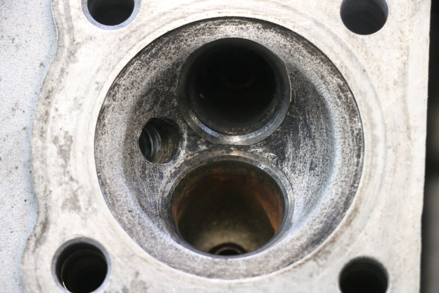 photo de CULASSE HONDA CB TWO FIFTY 250 (1991 - 2002) - Aperçu profil