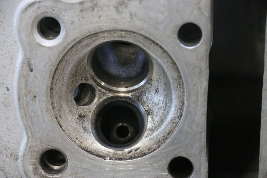 photo de CULASSE HONDA CB TWO FIFTY 250 (1991 - 2002) - Détail de la pièce
