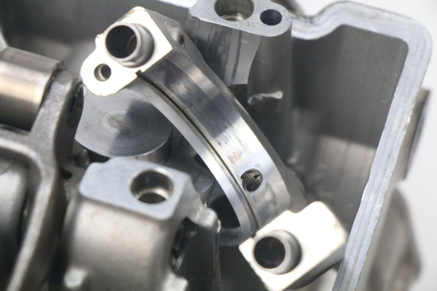 photo de CULASSE HONDA CRF 250 (2016 - 2017) - Gros plan technique