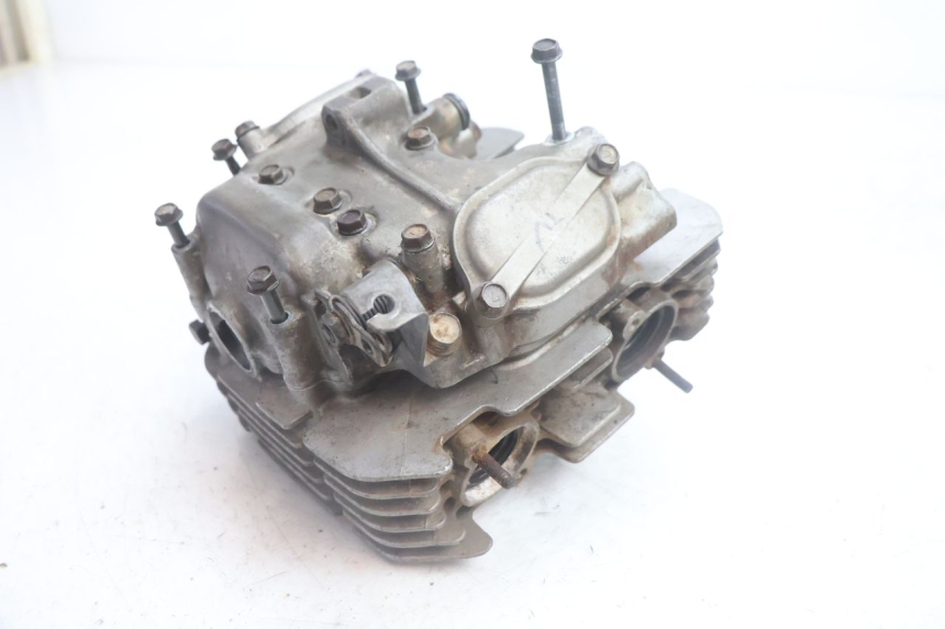 photo de CULASSE SUZUKI DR S 600 (1985 - 1989) - Détails caractéristiques