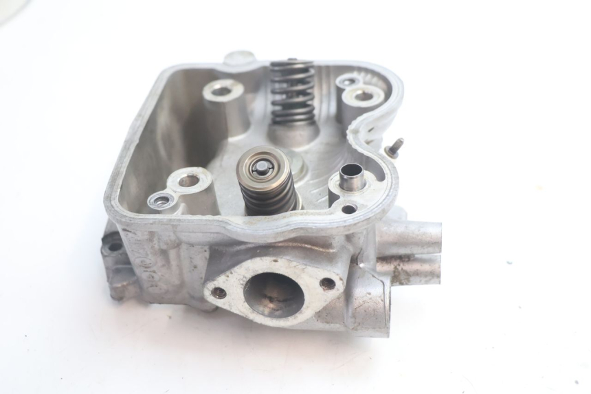 photo de Cylinder Head HONDA FES S-WING SWING ABS 125 (2007 - 2015) - Zoom composants