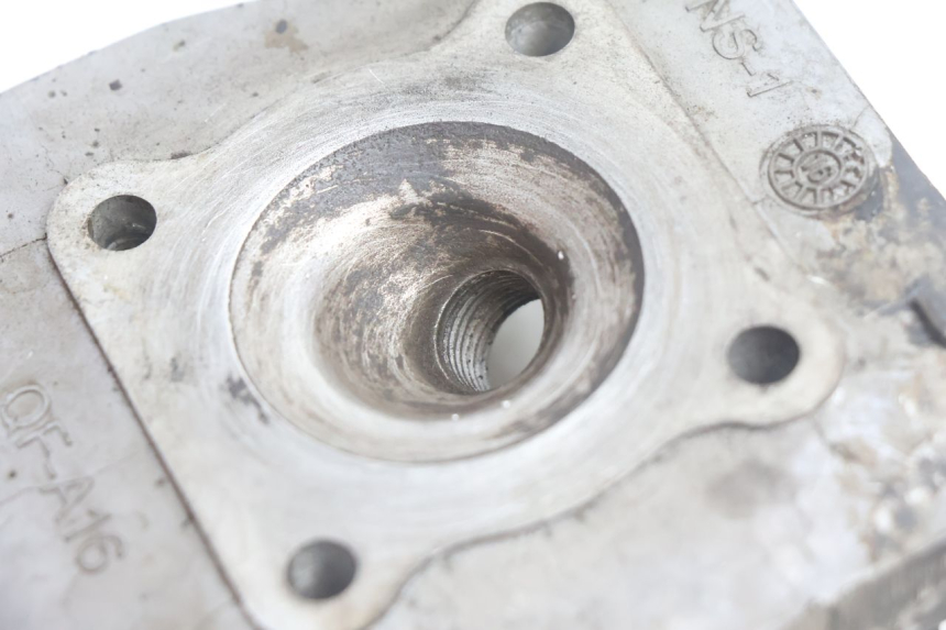 photo de CULASSE PEUGEOT KISBEE 2T 50 (2010 - 2017) - Points de fixation