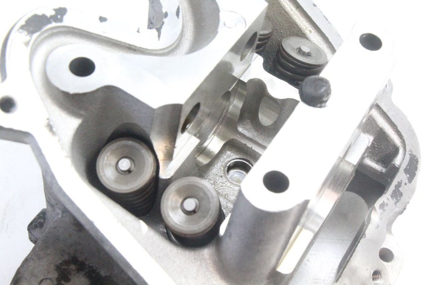 photo de CULASSE PEUGEOT SATELIS 125 (2006 - 2009) - Vue rapprochée