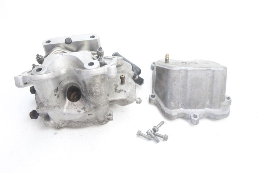 photo de CULASSE PEUGEOT SATELIS 125 (2006 - 2009) - Gros plan technique