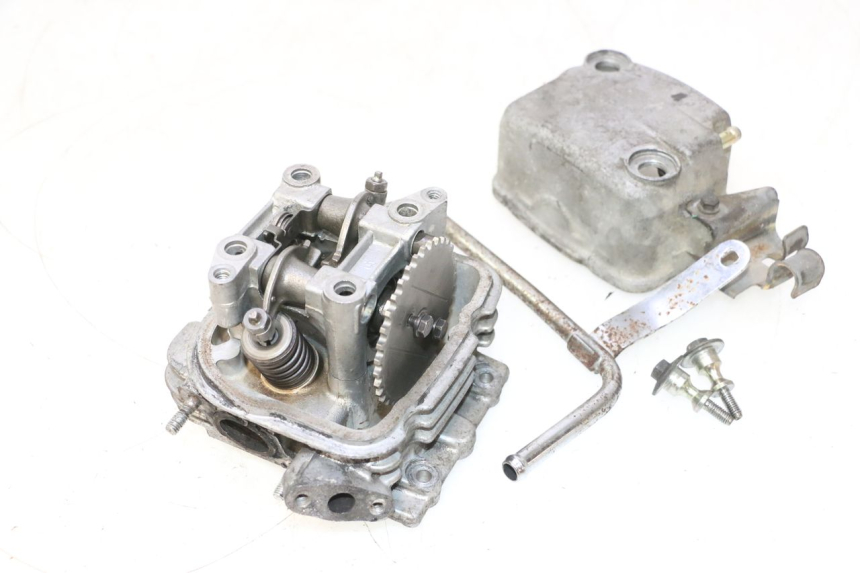 photo de CULASSE HONDA SCV LEAD 100 (2003 - 2007) - Détails caractéristiques