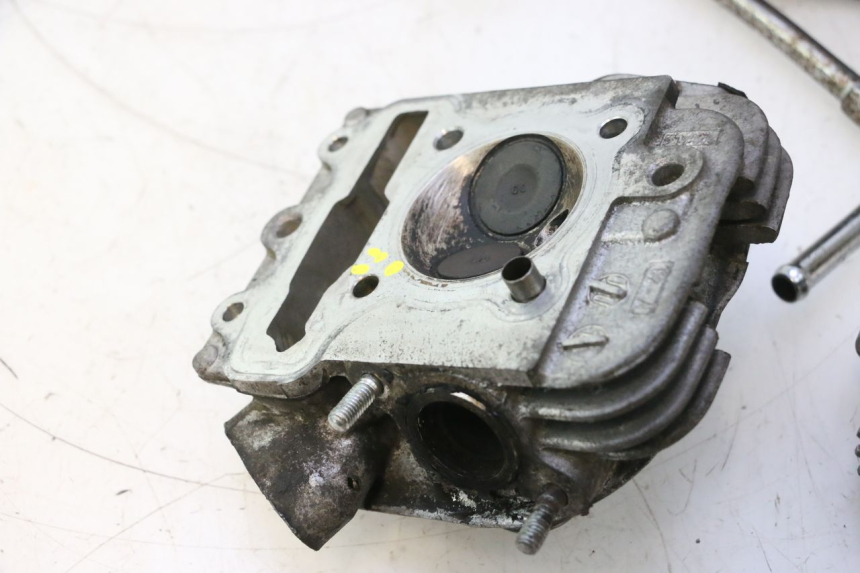 photo de CULASSE HONDA SCV LEAD 100 (2003 - 2007) - Angle alternatif