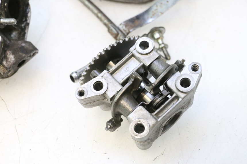 photo de CULASSE HONDA SCV LEAD 100 (2003 - 2007) - Autre angle de vue