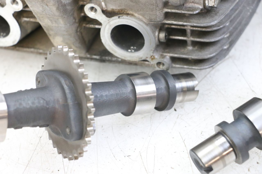 photo de CULASSE SUZUKI GSX E 250 (1982 - 1983)