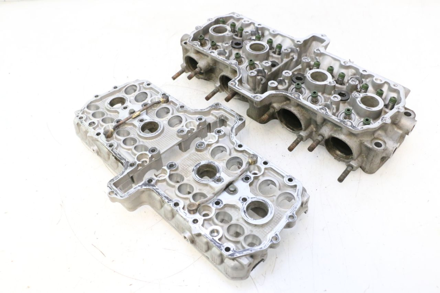 photo de CULASSE YAMAHA YZF R GENESIS 750 (1993 - 1998) - Vue rapprochée