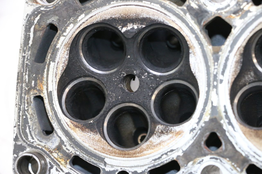 photo de CULASSE YAMAHA YZF R GENESIS 750 (1993 - 1998) - Vue principale