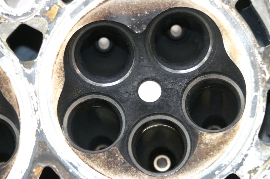 photo de CULASSE YAMAHA YZF R GENESIS 750 (1993 - 1998) - Autre angle de vue