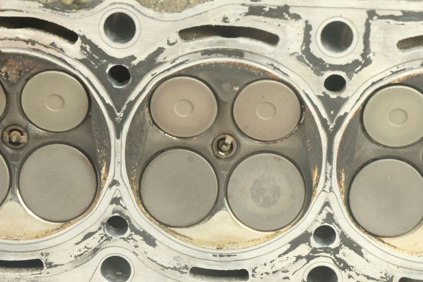 photo de CULASSE YAMAHA YZF R6 600 (2008 - 2009) - Points de fixation