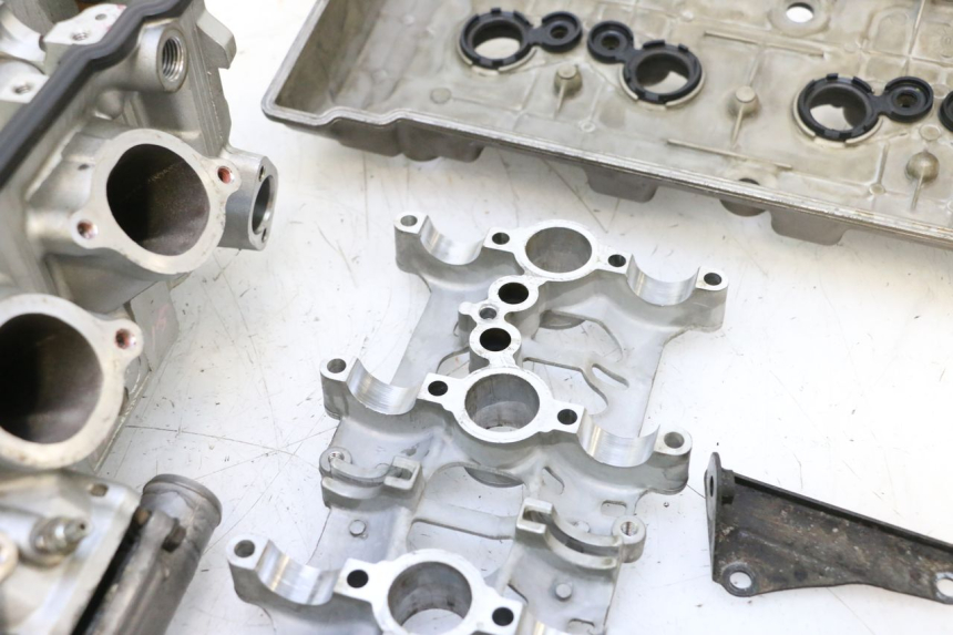 photo de CULASSE KAWASAKI ZX-6R ZX6R 600 (2000 - 2002) - Points de fixation