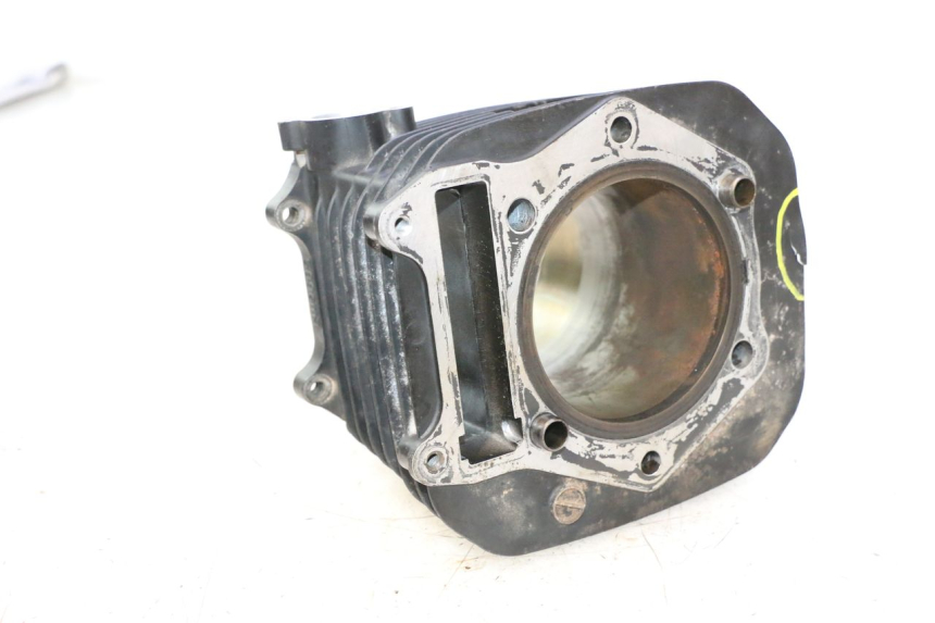photo de CYLINDRE SUZUKI DR S 600 (1985 - 1989) - Autre angle de vue