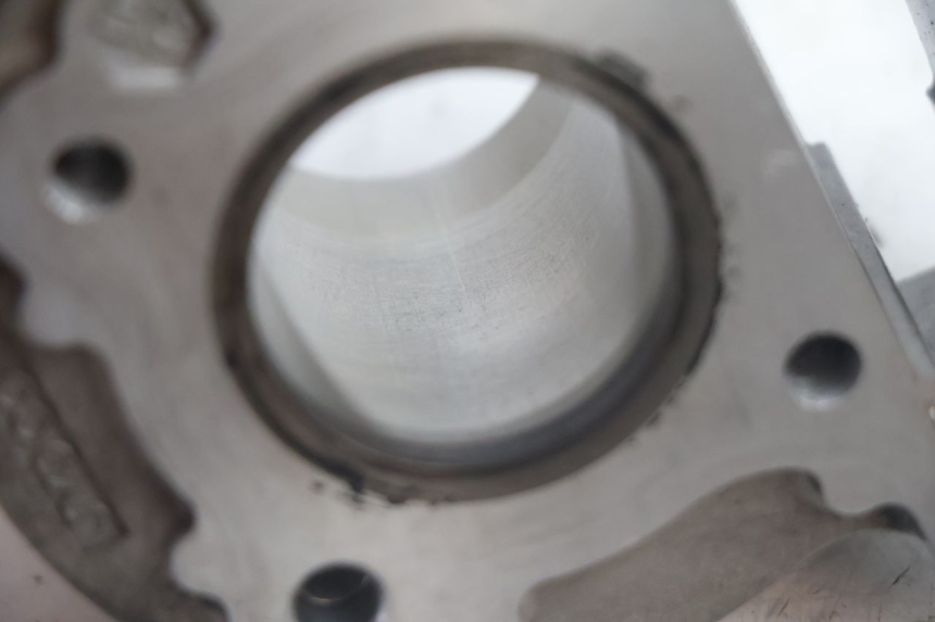 photo de CYLINDRE PEUGEOT KISBEE 4T 50 (2010 - 2017) - Autre angle de vue
