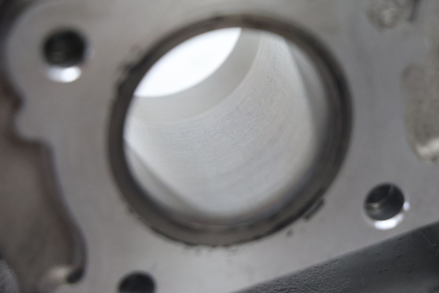 photo de CYLINDRE PEUGEOT KISBEE 4T 50 (2010 - 2017) - Gros plan technique