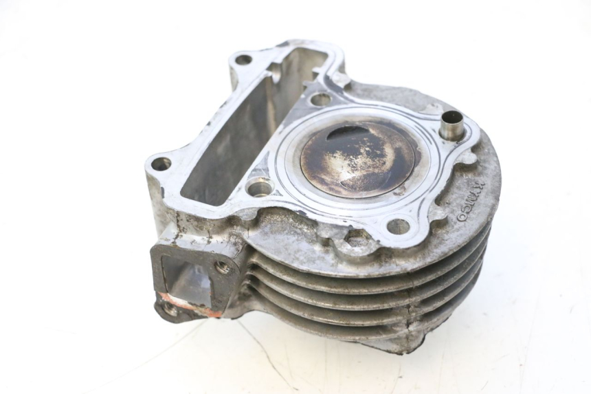 photo de CYLINDRE PISTON KYMCO AGILITY PREMIUM 50 (2007 - 2010) - Gros plan technique