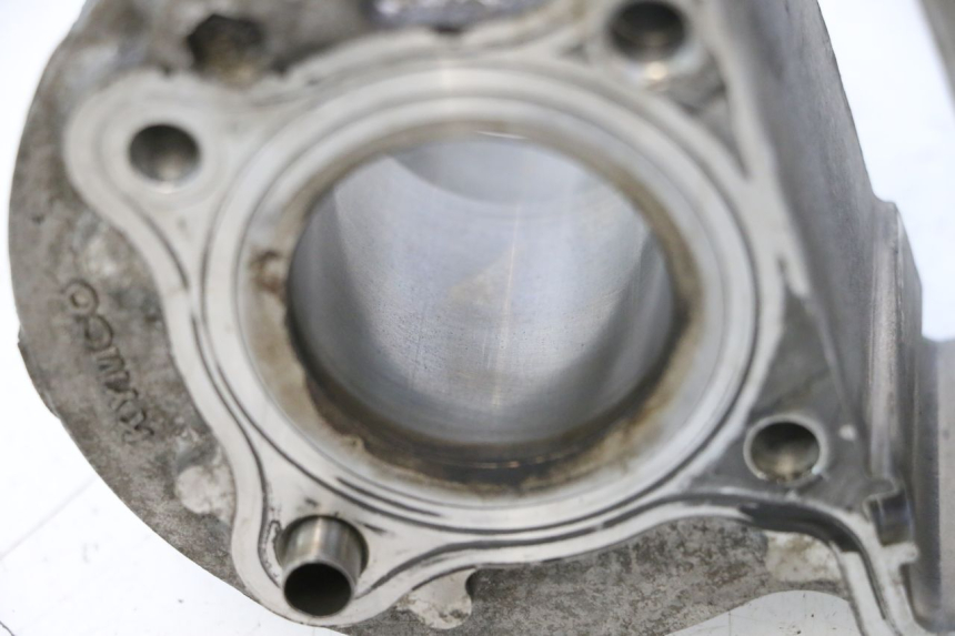 photo de CYLINDRE PISTON KYMCO AGILITY PREMIUM 50 (2007 - 2010) - État de surface
