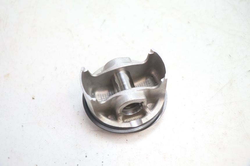 photo de CYLINDRE PISTON ARRIERE GILERA GP 800 (2007 - 2013) - Vue rapprochée