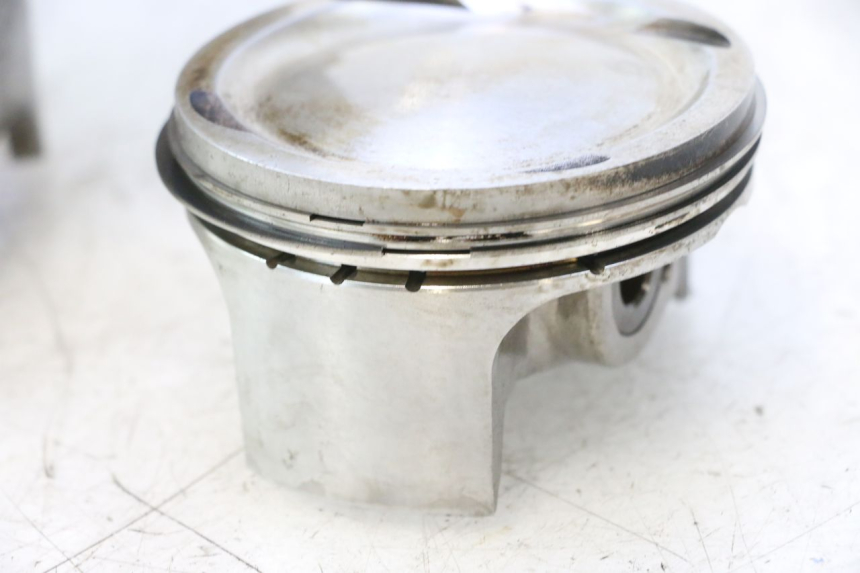 photo de CYLINDRE PISTON AVANT GILERA GP 800 (2007 - 2013) - Photo complémentaire