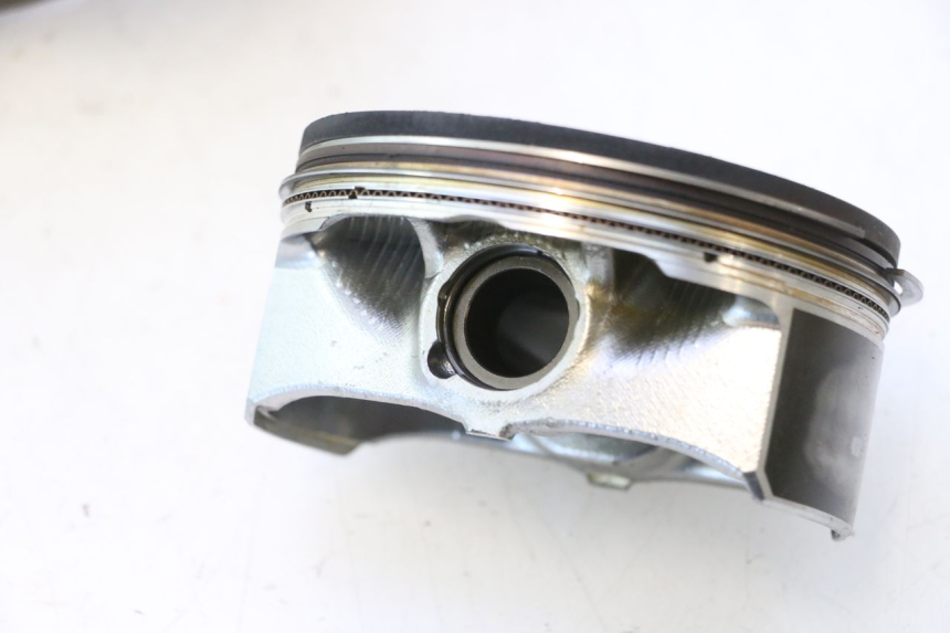photo de CYLINDRE PISTON AVANT HARLEY DAVIDSON ROAD GLIDE FLTRXSE 1920 (2018 - 2022) - Focus structure