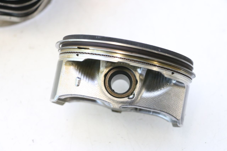 photo de CYLINDRE PISTON AVANT HARLEY DAVIDSON ROAD GLIDE FLTRXSE 1920 (2018 - 2022) - Angle alternatif