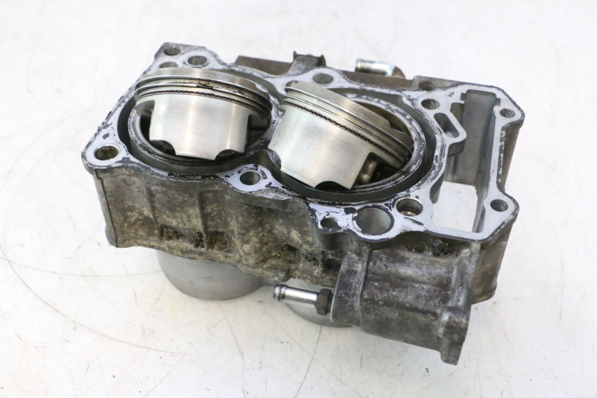 photo de CYLINDRE PISTON SUZUKI BURGMAN EXECUTIVE ABS 650 (2006 - 2012) - Inspection visuelle