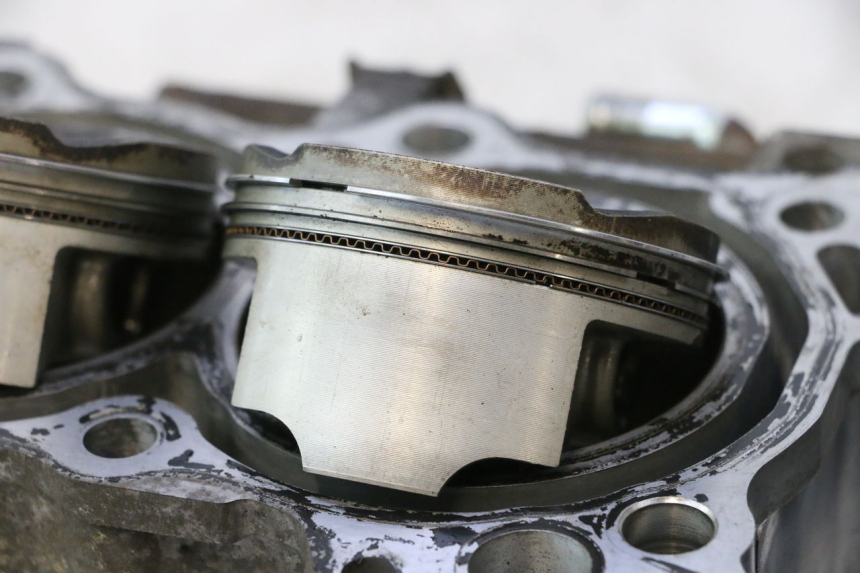 photo de CYLINDRE PISTON SUZUKI BURGMAN EXECUTIVE ABS 650 (2006 - 2012) - Aperçu profil