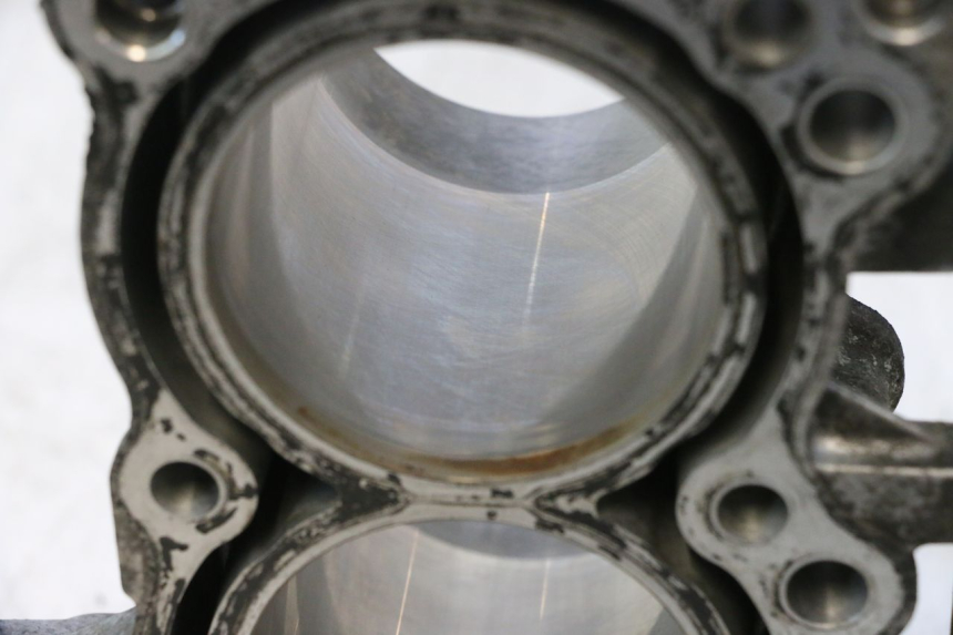 photo de CYLINDRE PISTON SUZUKI BURGMAN EXECUTIVE ABS 650 (2006 - 2012) - Zoom état d’usage