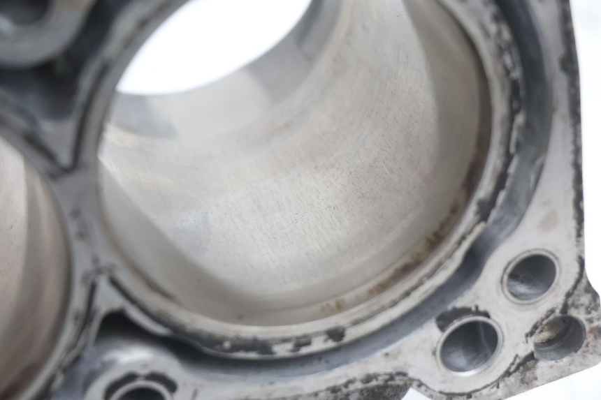 photo de CYLINDRE PISTON SUZUKI BURGMAN EXECUTIVE ABS 650 (2006 - 2012) - Inspection visuelle