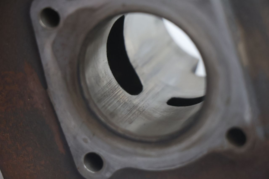photo de CYLINDRE PISTON PEUGEOT BUXY 50 (1993 - 1998) - Points de fixation