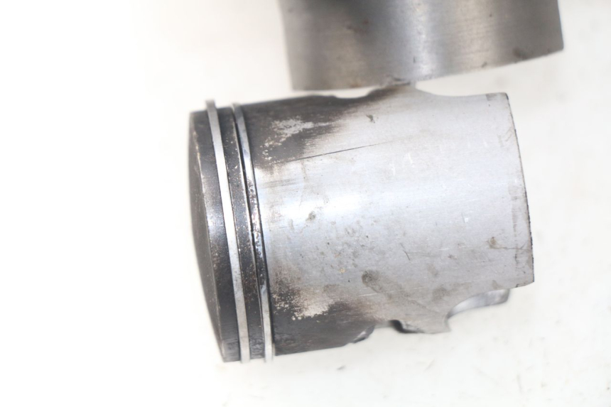 photo de CYLINDRE PISTON YAMAHA BW'S 50 (1999 - 2003) - Vue rapprochée